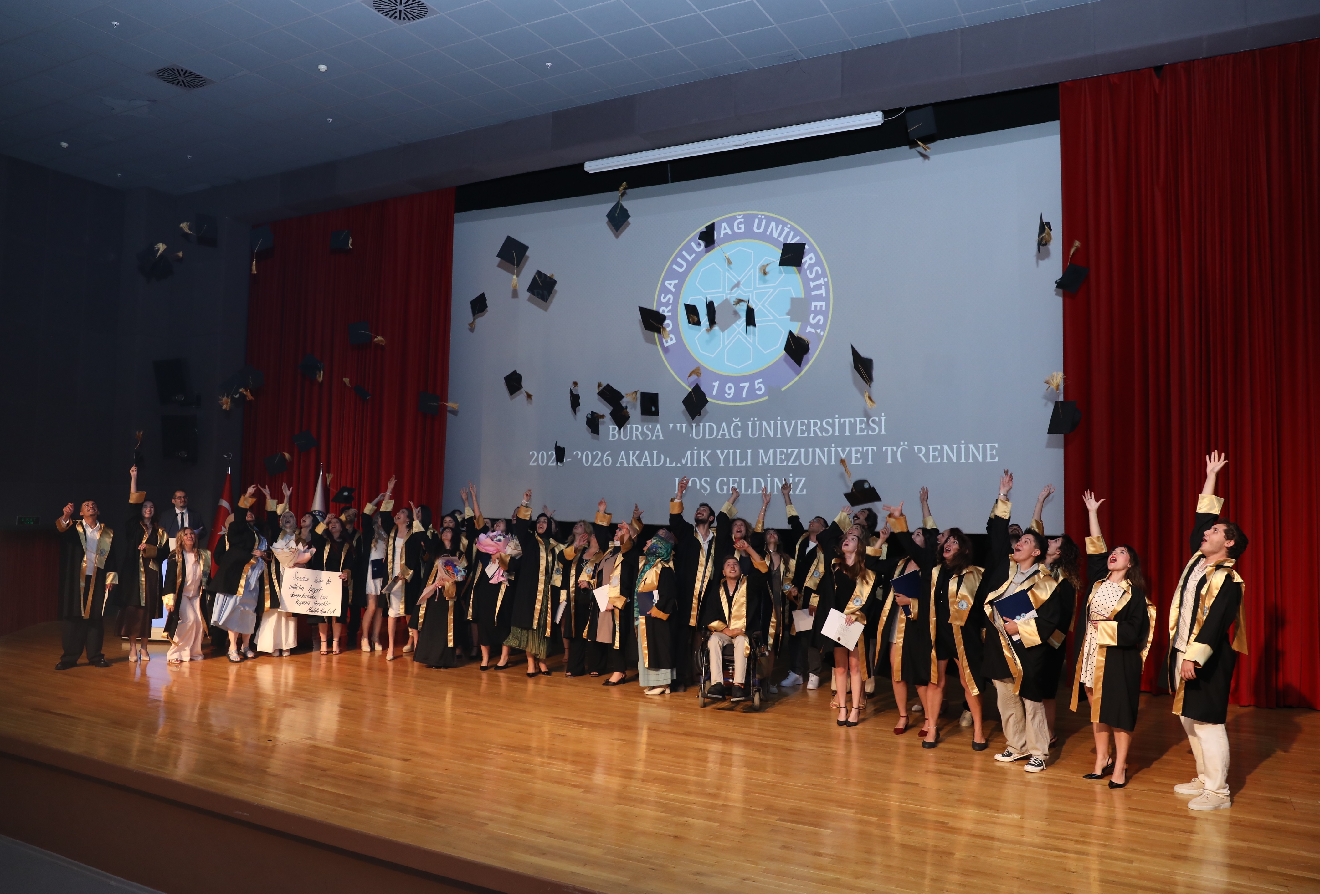 GÜZEL SANATLAR FAKÜLTESİ 2025-2026 AKADEMİK YILI MEZUNİYET TÖRENİ GERÇEKLEŞTİRİLDİ